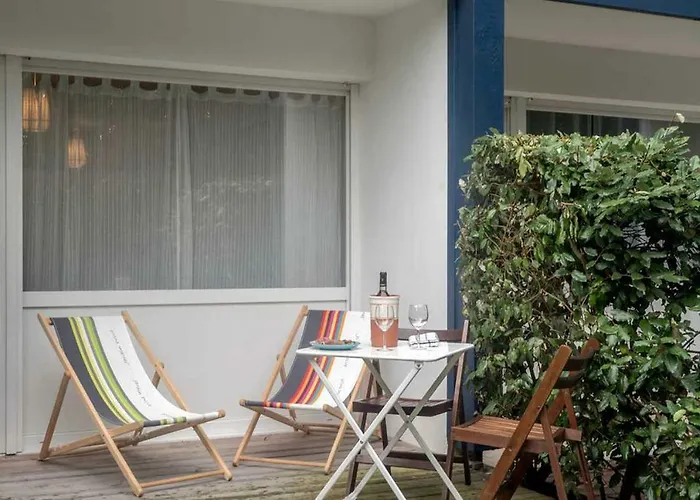 Bayonne et Anglet à pied - Terrasse bois privative